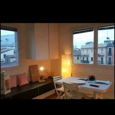 Apartment Romantica Mansarda In Centro A